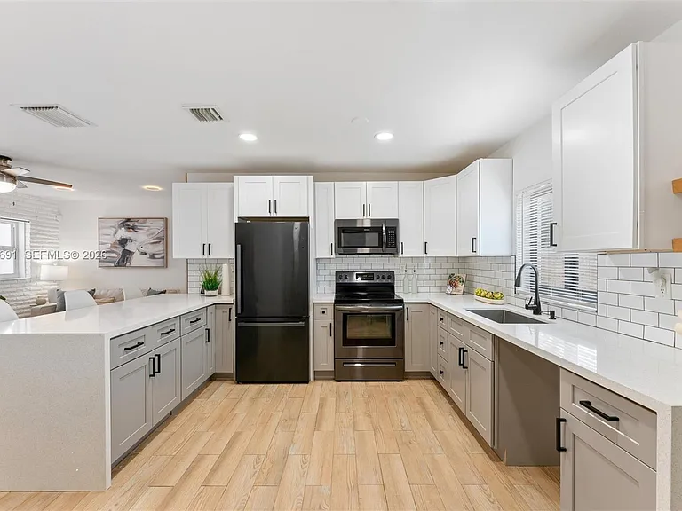 6161 NE 7th Ave — Photo 10