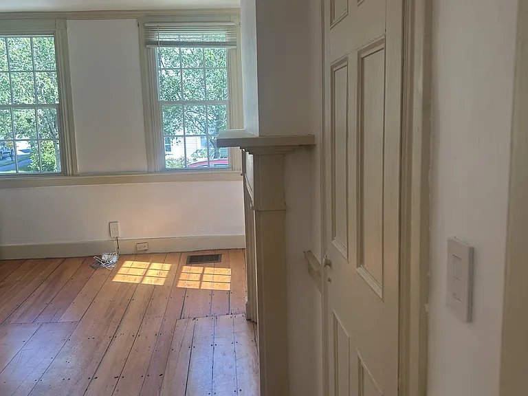 35 Noble St — Photo 4