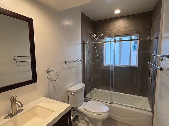 4th image of 1000 N Orange Grove Ave #10