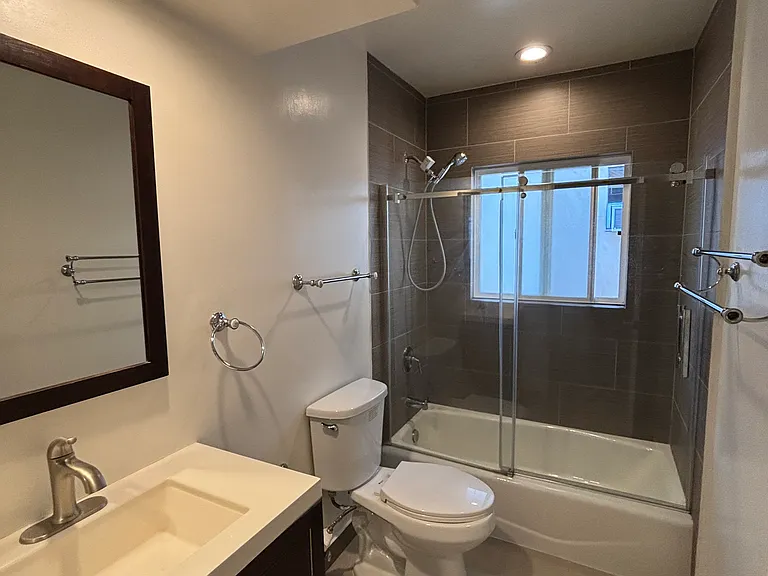 1000 N Orange Grove Ave #10 — Photo 4