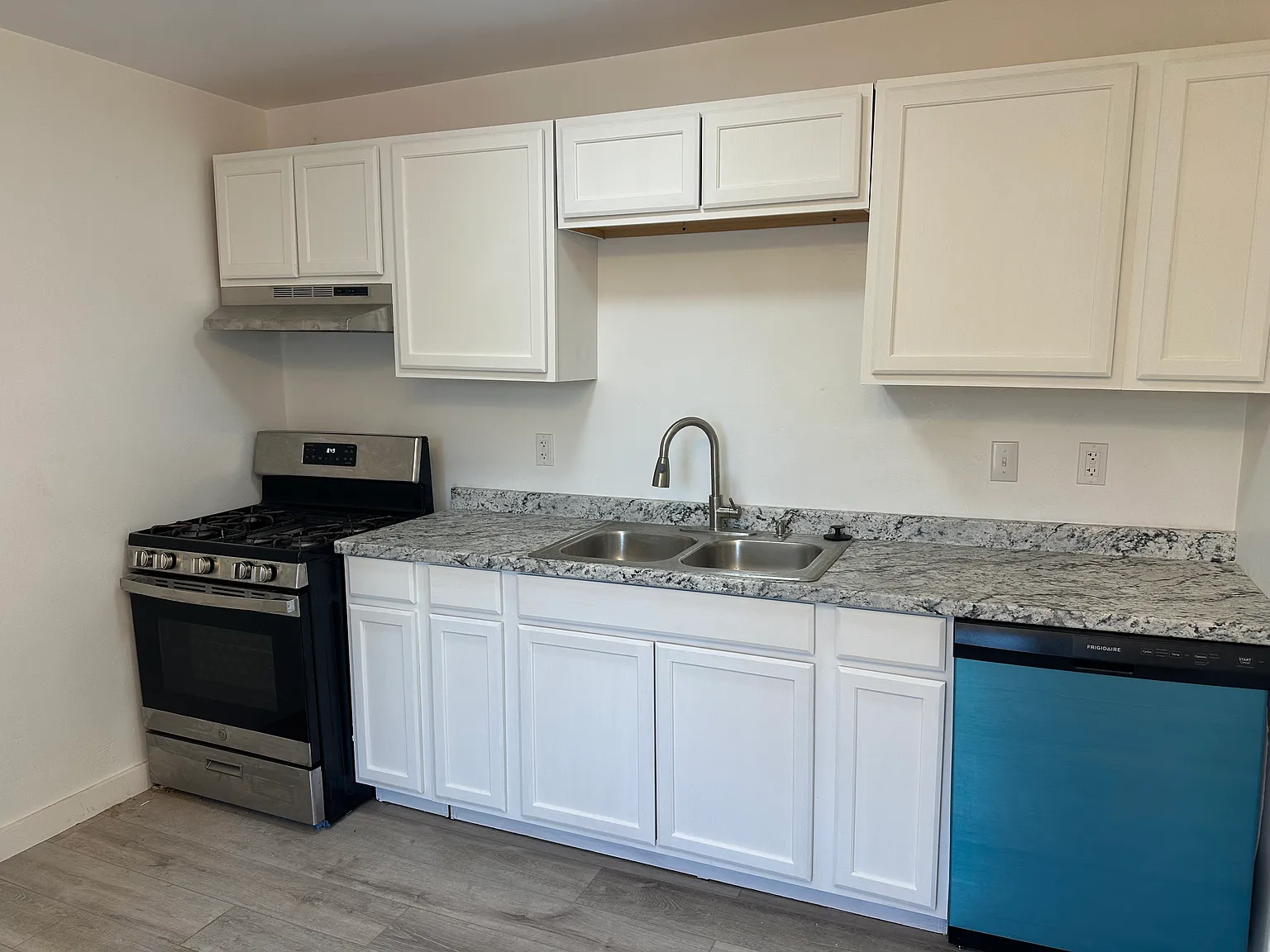 2 bed, 756 sqft, $900 — Photo 2
