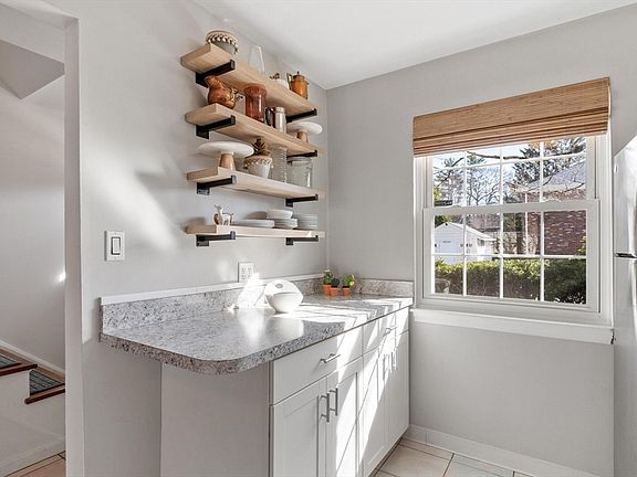 5th image of 701 Windsor Dr #701