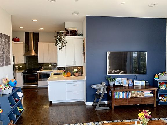 4th image of 5 N Oakley Ave #404