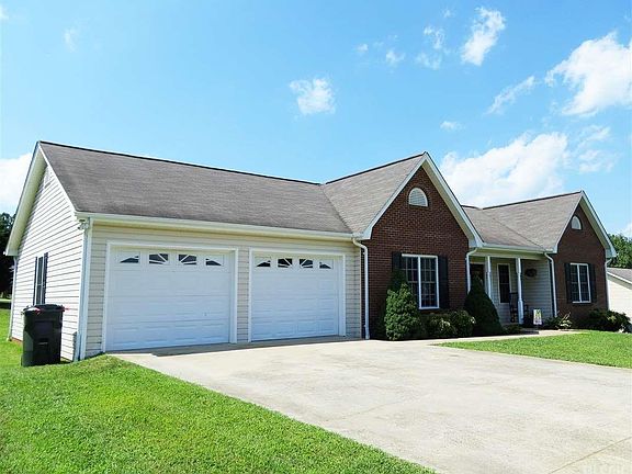 4th image of 151 Freshfield Dr