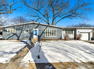 648 E Lincoln St, Palatine, IL 60074