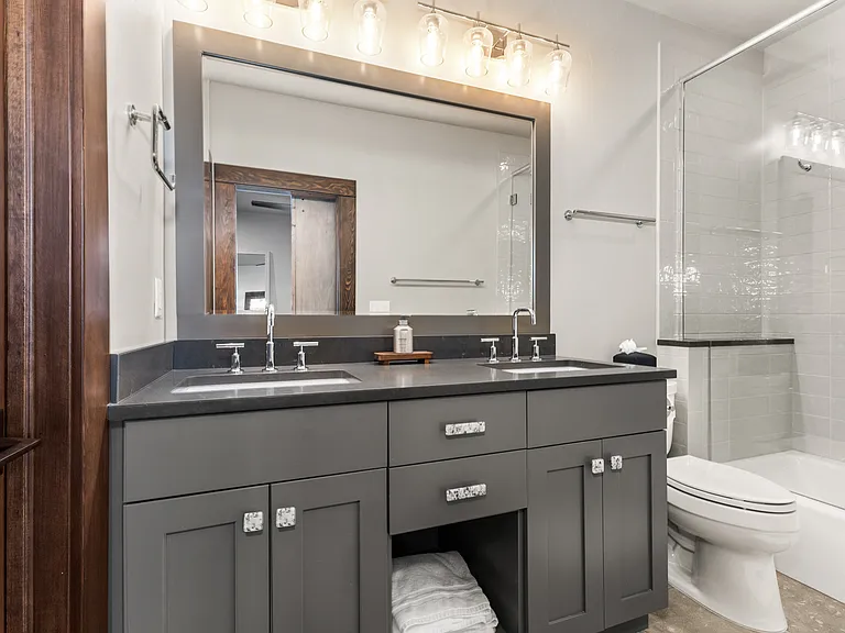 Lower Level Ensuite Bathroom 2 | Tub/Shower Combo