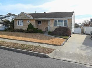 709 Brower Ave, Franklin Square, NY 11010