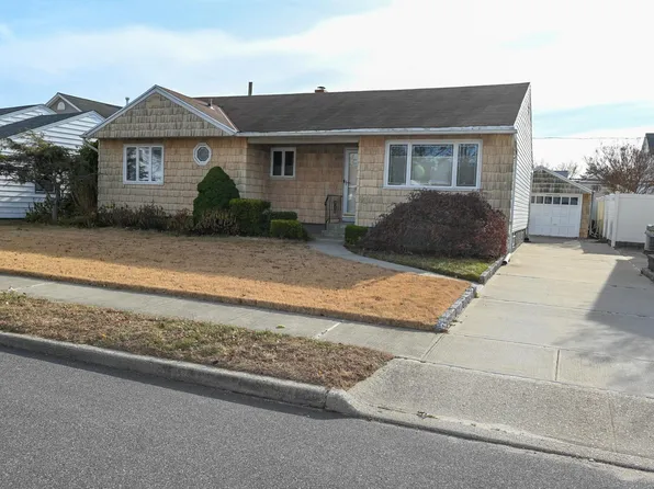 709 Brower Avenue, Franklin Square, NY 11010