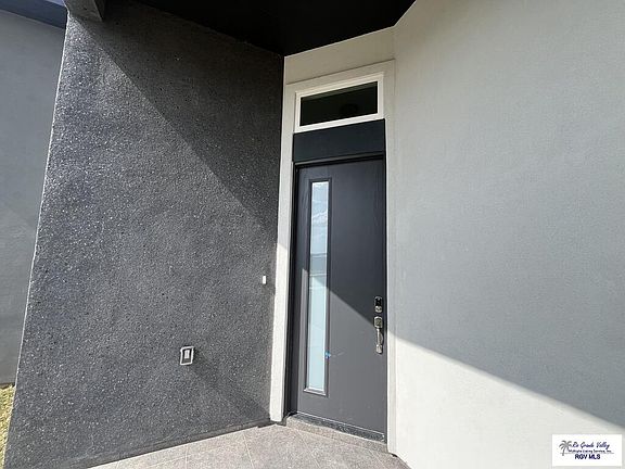 5th image of 6858 Woodlands Ave