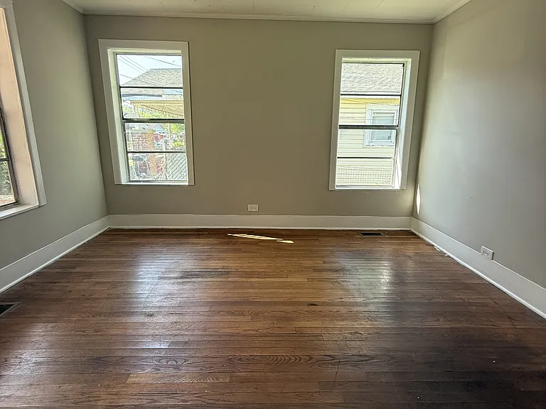 806 Gamma St S — Photo 3