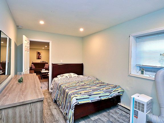 5th image of 15 Seymour Ave Floor 1