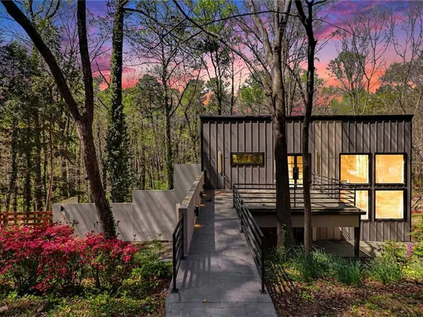 1153 Dawn View Ln NW, Atlanta, GA 30327