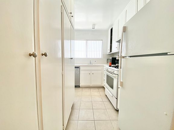 5th image of 1229 12th St APT 06