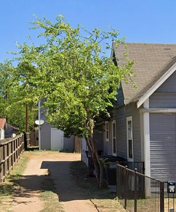 3rd image of 1133 1/2 W Lynwood Ave #R
