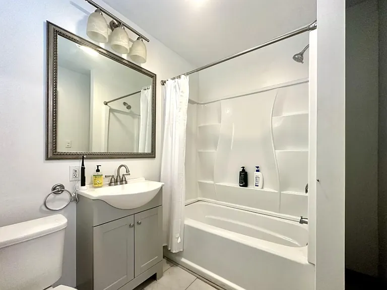 1057 Lincoln St #1 — Photo 9