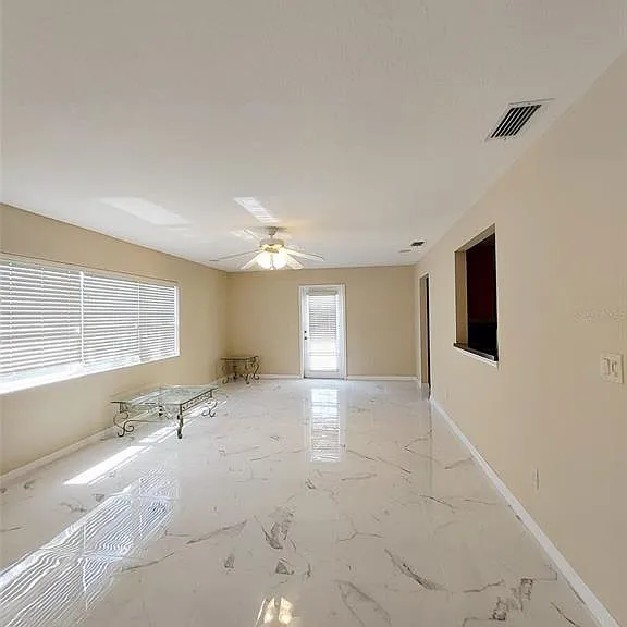 1102 NE 21st Ter — Photo 5