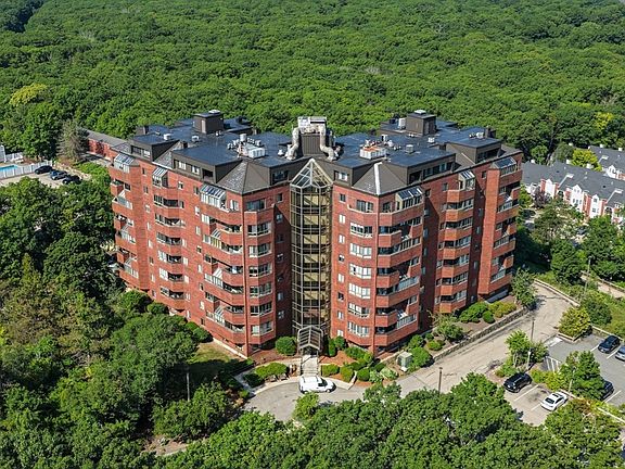 2nd image of 200 Burkhall St Unit 505