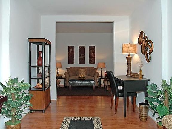 Entrance foyer from Q Street entrance directly into the apartment