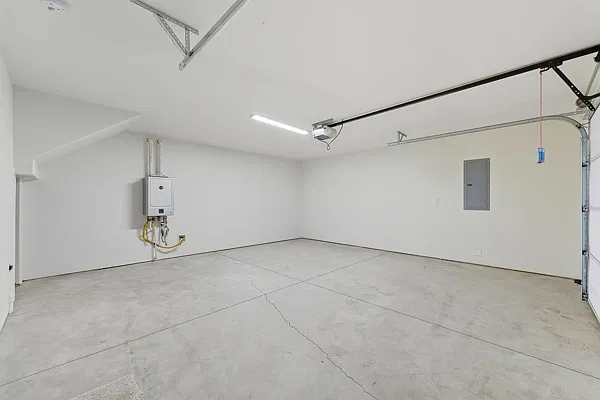 2 bed, 2.5 bath, 1365 sqft, $1,895 — Photo 3