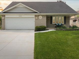 2383 Alexander Dr, Troy, MI 48083