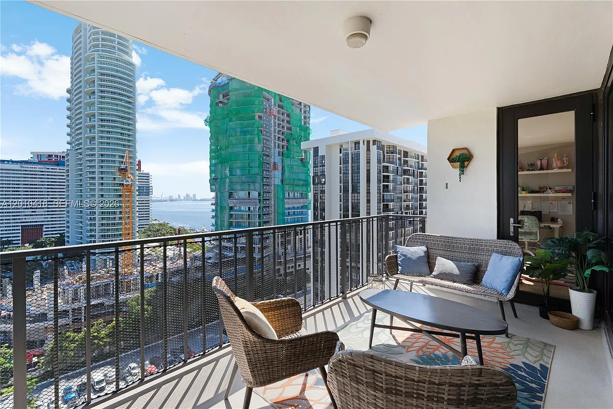 Building Photo - 1901 Brickell Ave #B1809