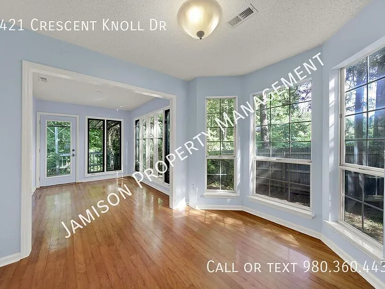 3421 Crescent Knoll Dr — Photo 10