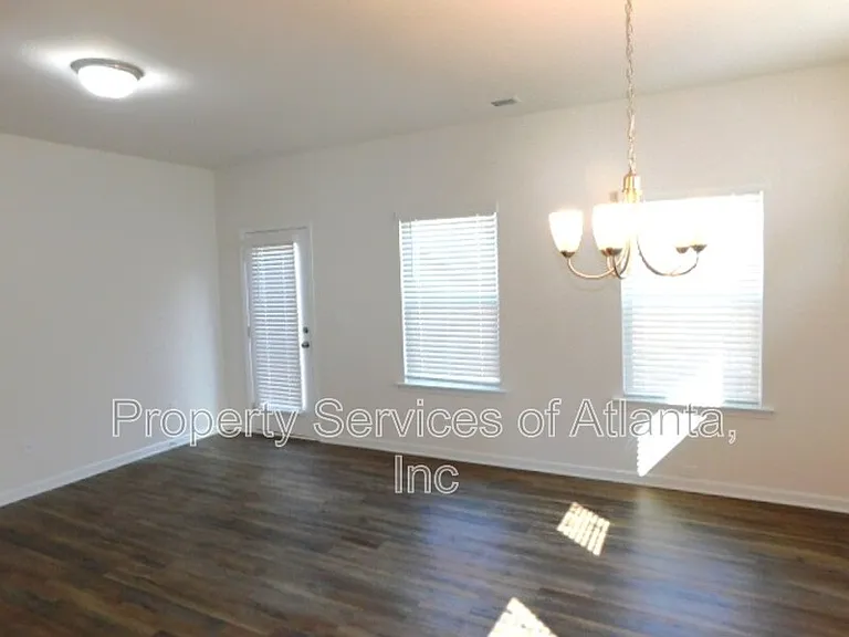 523 Ryan Ct — Photo 9