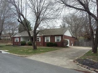 415 Robinwood Ln, Harrison, AR 72601