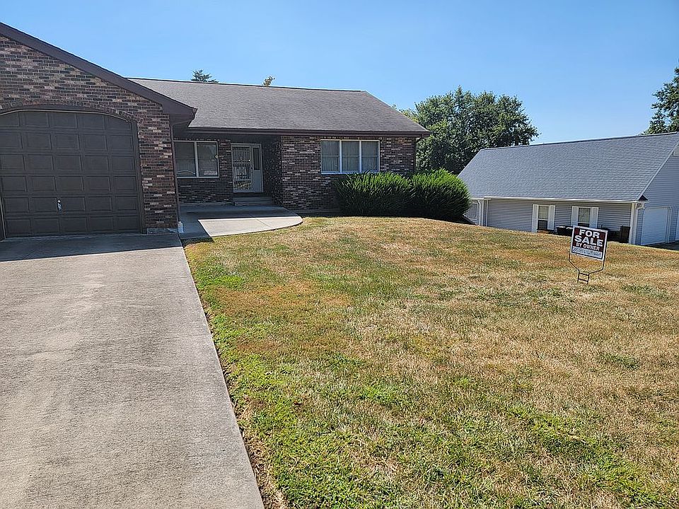 2nd image of 811 Rainbow Ln