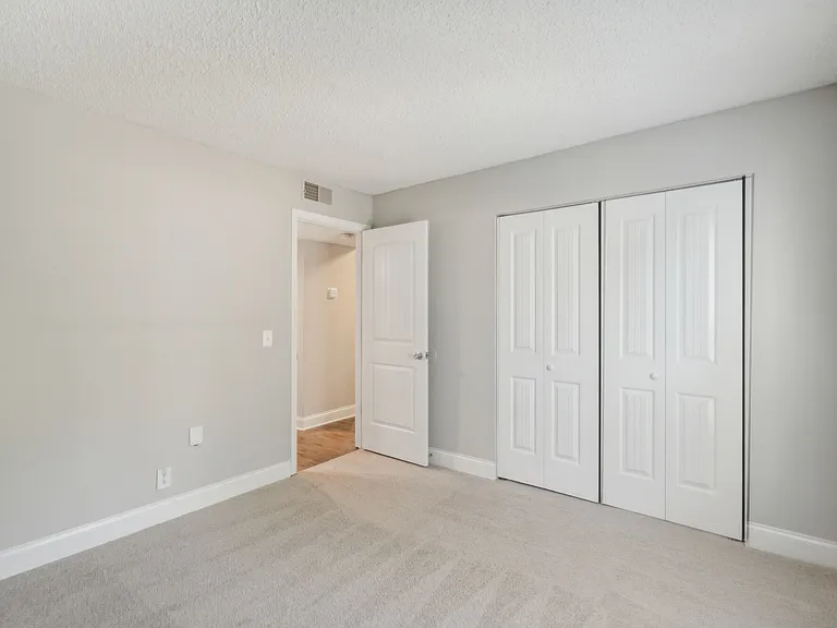 Piccadilly Apartments — Photo 52