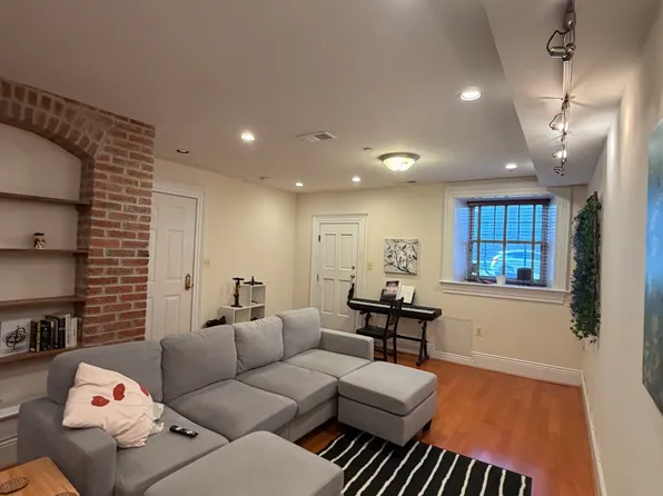 1515 Park Rd NW APT 1, Washington, DC 20010