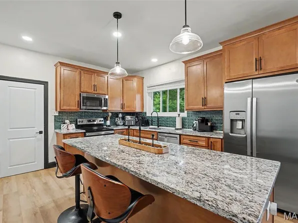 8735 Brenda Ave, Saint Louis, MO 63123