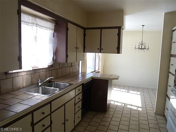 5th image of 3839 Huntmere Ave