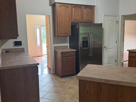 5th image of 102 Elm Tree Ct