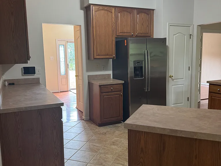 102 Elm Tree Ct — Photo 23