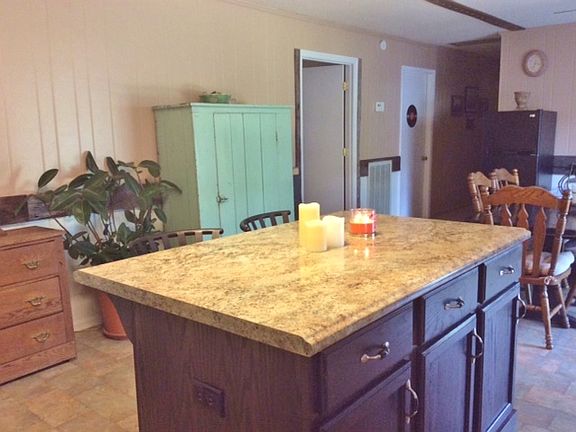 Large open kitchen & DR comb