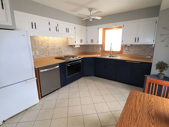 2nd image of 2203 Cedar Pointe Dr