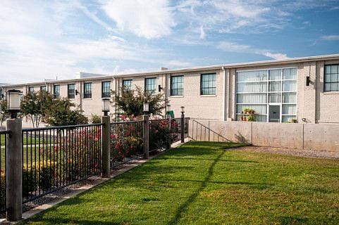 4th image of 720 E 6th St APT 34