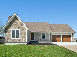 1115 W Pleasant Dr, Raymore, MO 64083