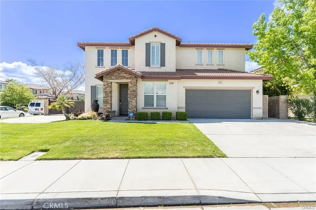 5 bed, 3146 sqft, $4,400 — Photo 2