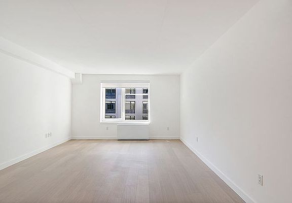 3rd image of 445 Gerard Ave #W1013
