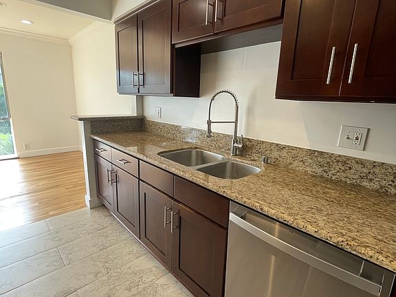 4th image of 633 Ocean Ave #1B-1Ba-900Sqft