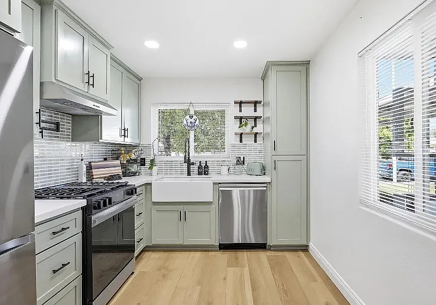 2 bed, 900 sqft, $2,050 — Photo 3