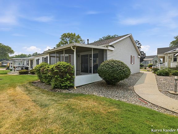 3rd image of 1041 Village Ln