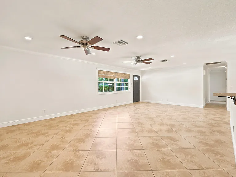 1222 SW 5th St — Photo 6