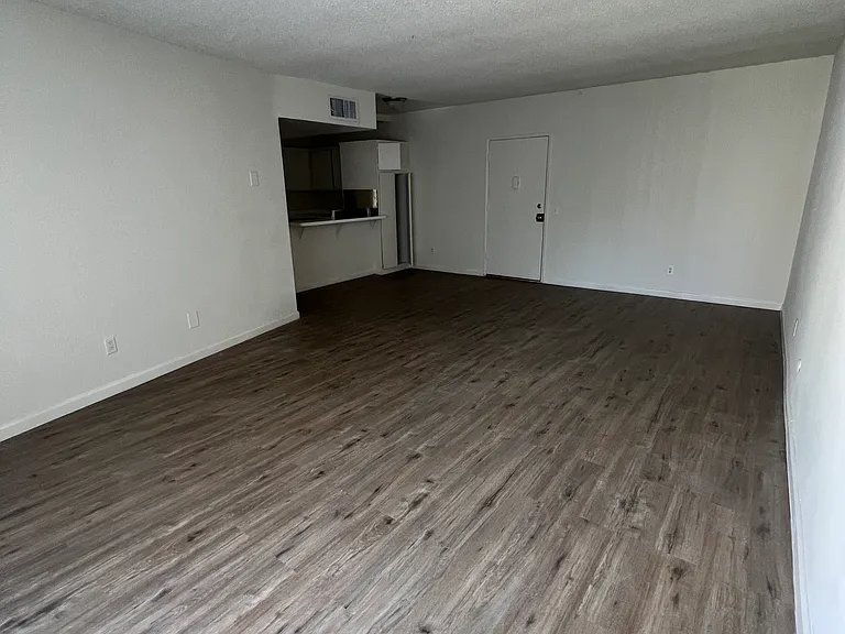 Lennox Lanai Apartments — Photo 40