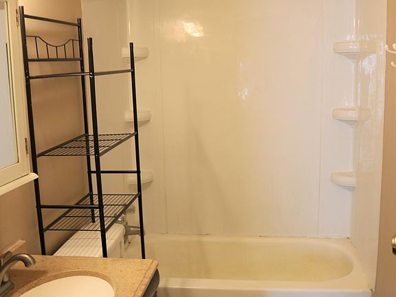 4th image of 204 N Vine St