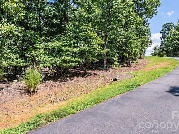 2nd image of 152 Woodgate Trl #95