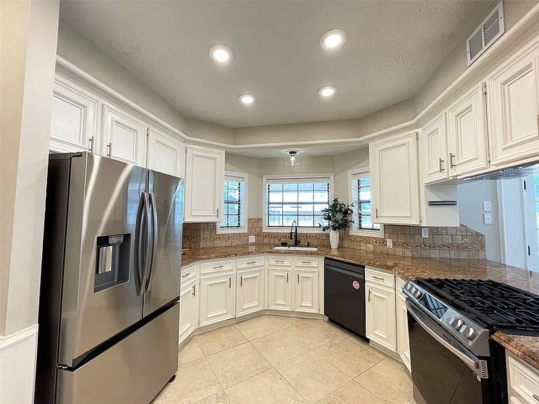 1715 Country Squire Dr — Photo 22