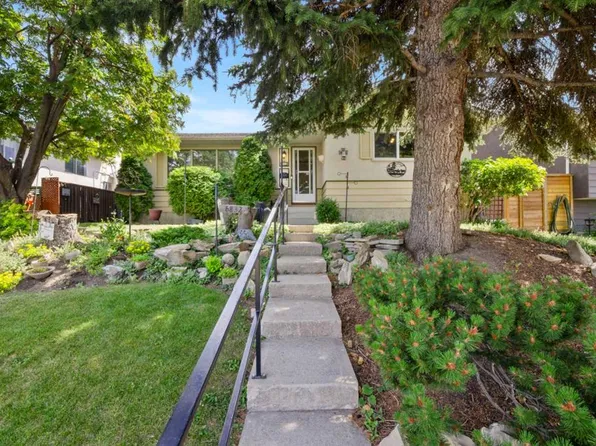 6832 W Huntchester Rd NE, Calgary, AB T2K 5E8
